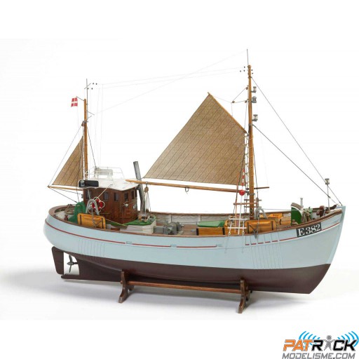 1/33e Billing Boats Mary Ann 472 Statique